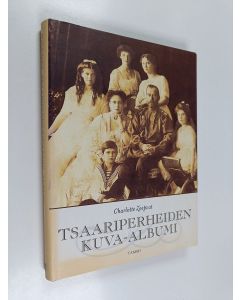 Kirjailijan Charlotte Zeepvat käytetty kirja Tsaariperheiden kuva-albumi