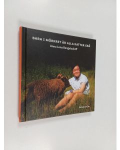 Kirjailijan Anna Lena Bengelsdorff käytetty kirja Bara i mörkret är alla katter grå : en bok om Jin