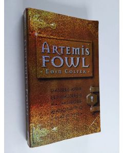 Kirjailijan Eoin Colfer käytetty kirja Artemis Fowl (Englanninkielinen)