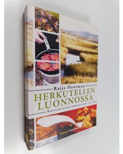 Kirjailijan Raija Hentman käytetty kirja Herkutellen luonnossa : kuivatuotteista kunnon eväät