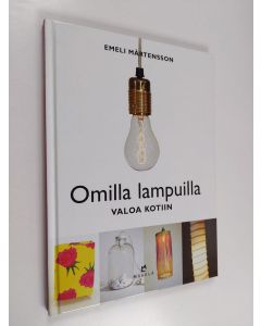 Kirjailijan Emeli Mårtensson käytetty kirja Omilla lampuilla valoa kotiin