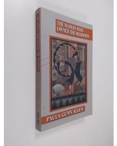 Kirjailijan Paula Gunn Allen käytetty kirja The Woman who Owned the Shadows
