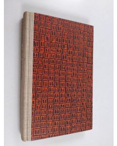 Kirjailijan Vladimir Majakovski käytetty kirja Pilvi housuissa ja muita runoja