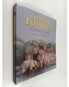 Kirjailijan Daryl Balfour & Sharna Balfour käytetty kirja African Elephants - A Celebration of Majesty