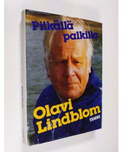 Kirjailijan Olavi Lindblom käytetty kirja Pitkällä palkilla