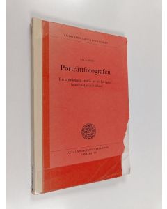 Kirjailijan Ulla Öman käytetty kirja Porträttfotografen - en etnologisk studie av en fotograf, hans ateljé och bilder