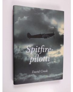 Kirjailijan David M. Crook käytetty kirja Spitfire-pilotti
