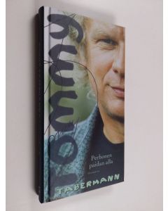 Kirjailijan Tommy Tabermann käytetty kirja Perhonen paidan alla : kirjoituksia