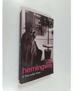 Kirjailijan Ernest Hemingway käytetty kirja A moveable feast