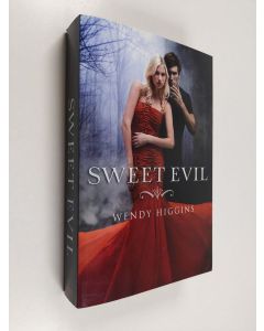 Kirjailijan Wendy Higgins käytetty kirja Sweet evil (ERINOMAINEN)