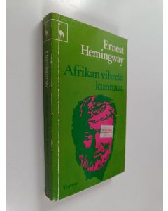 Kirjailijan Ernest Hemingway käytetty kirja Afrikan vihreät kunnaat