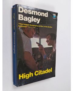 Kirjailijan Desmond Bagley käytetty kirja The High Citadel