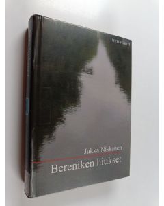 Kirjailijan Jukka Niskanen käytetty kirja Bereniken hiukset : rikos- ja jännitysnovelleja