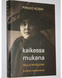 Kirjailijan Pirkko Koski käytetty kirja Kaikessa mukana : Hella Wuolijoki ja hänen näytelmänsä