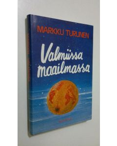 Kirjailijan Markku Turunen käytetty kirja Valmiissa maailmassa (ERINOMAINEN)