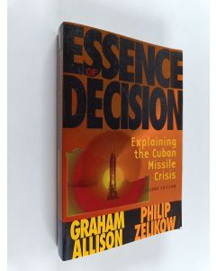 Kirjailijan Graham Allison käytetty kirja Essence of decision : explaining the Cuban Missile Crisis