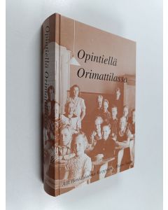 Kirjailijan Alli Hosiaisluoma-Karppinen käytetty kirja Opintiellä Orimattilassa 1800- ja 1900-luvulla