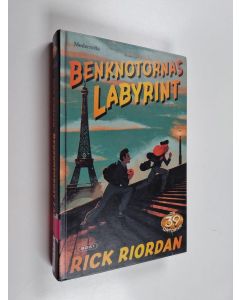 Kirjailijan Rick Riordan käytetty kirja Benknotornas labyrint
