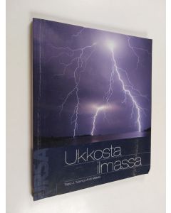 Kirjailijan Tapio J. Tuomi & Antti Mäkelä käytetty kirja Ukkosta ilmassa