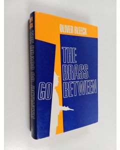 Kirjailijan Oliver Bleeck käytetty kirja The brass go-between