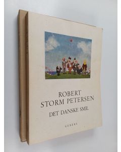 Kirjailijan Robert Storm Petersen käytetty kirja Det danske smil : en kavalkad av teckningar genom 40 år (Laatikossa)