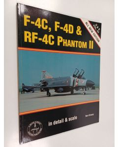Kirjailijan Bert Kinzey käytetty kirja F-4C, F-4D & RF-4C Phantom II