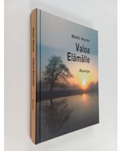 Kirjailijan Matti Nurmi käytetty kirja Valoa elämälle : runoja