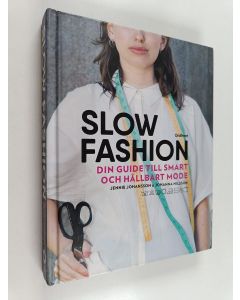 Kirjailijan Jennie Johansson käytetty kirja Slow fashion din guide till smart och hållbart mode