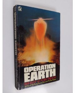 Kirjailijan Brinsley le Poer Trench käytetty kirja Operation earth