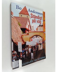 Kirjailijan Bo Andersson käytetty kirja Ständigt på väg - en vuxendöv ser tillbaka