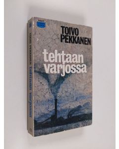 Kirjailijan Toivo Pekkanen käytetty kirja Tehtaan varjossa : Romaani