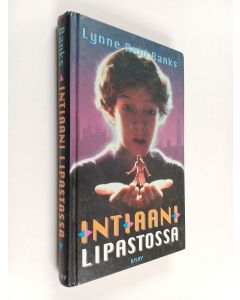 Kirjailijan Lynne Reid Banks käytetty kirja Intiaani lipastossa