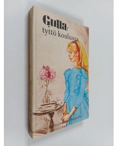 Kirjailijan Martha Sandwall-Bergström käytetty kirja Gulla-tyttö koulussa