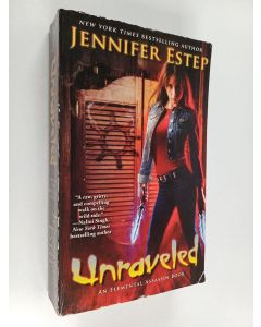 Kirjailijan Jennifer Estep käytetty kirja Unraveled