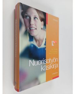 Kirjailijan Terhi Paananen käytetty kirja Nuorisotyön käsikirja