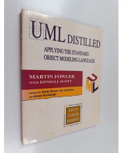 Kirjailijan Martin Fowler käytetty kirja UML distilled : applying the Standard Object Modeling Language