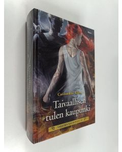 Kirjailijan Cassandra Clare käytetty kirja Taivaallisen tulen kaupunki