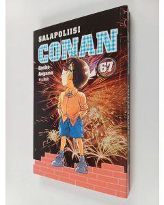 Kirjailijan Gosho Aoyama käytetty kirja Salapoliisi Conan 67