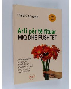 Kirjailijan Dale Carnegie käytetty kirja Arti për të fituar miq dhe pushtet : udhërrëfyes praktik mbi komunikimin