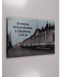 Kirjailijan Carl-Eric Silvander käytetty kirja Svenska Privatskolan i Uleåborg 150 år. Bilder från den tid som flytt