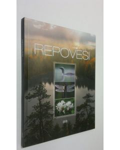 Kirjailijan Lassi Kujala käytetty kirja Repovesi : a wilderness in Southern Finland