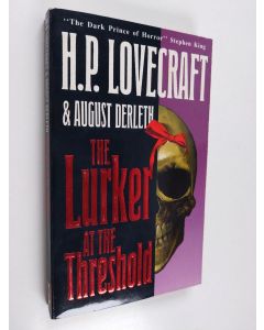 Kirjailijan H. P. Lovecraft käytetty kirja The lurker at the Threshold