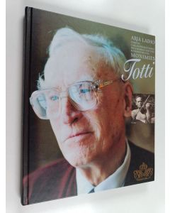 Kirjailijan Arja Laiho & Torsten Carlander-Reuterfelt käytetty kirja Monimies Totti : Torsten Carlander-Reuterfelt, Kellokosken Soittava Ruukinpatruuna