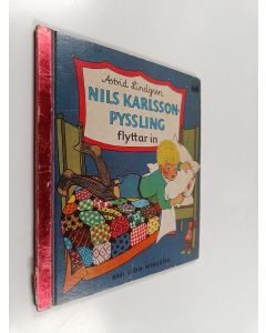 Kirjailijan Astrid Lindgren käytetty kirja Nils Karlsson-Pyssling flyttar in