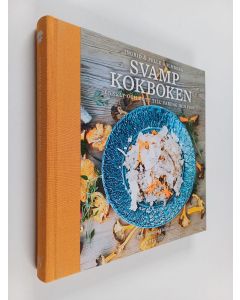 Kirjailijan Ingrid Holmberg käytetty kirja Svampkokboken : enkelt och gott till vardag och fest