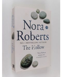 Kirjailijan Nora Roberts käytetty kirja The Hollow