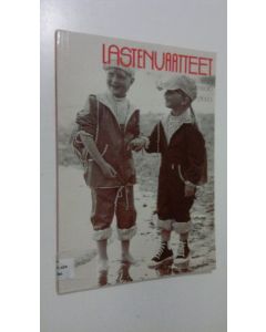 Kirjailijan Kaisu Isola käytetty kirja Lastenvaatteet