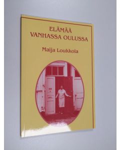 Kirjailijan Maija Loukkola käytetty kirja Elämää vanhassa Oulussa