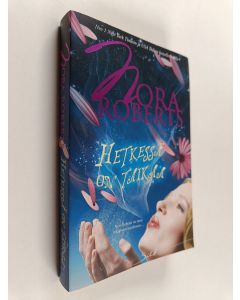 Kirjailijan Nora Roberts käytetty kirja Hetkessä on taikaa