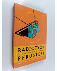 Kirjailijan Tapio Kujala käytetty kirja Radiotyön perusteet : johdatus suoran lähetyksen tekemiseen